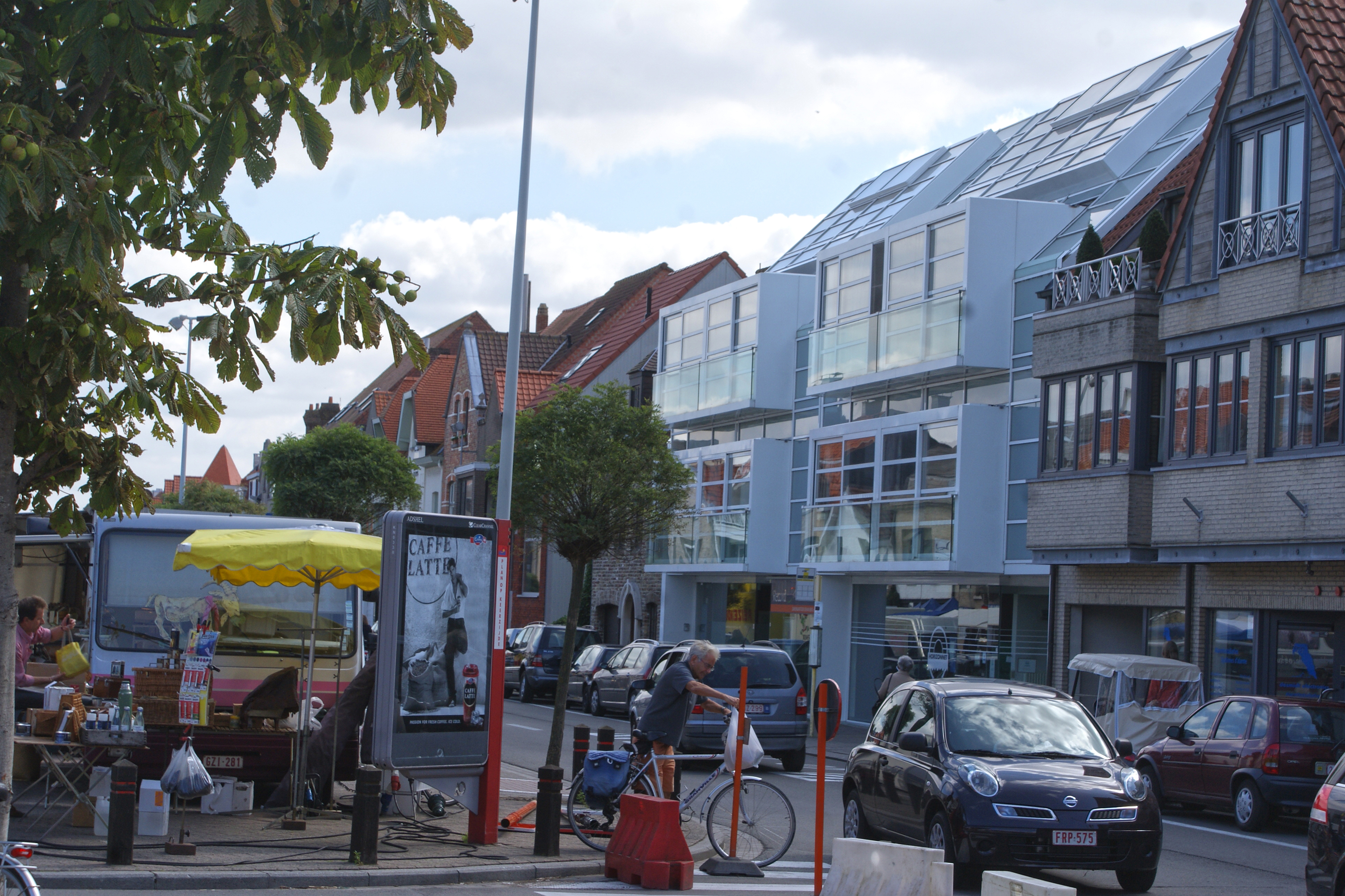 Dirk Coopman, architect, groepswoningbouw, groepswoningen, glazen gevel, licht ecologie, dak in glas, roof in glass, glass construction, natural light, glass façade, natuurlijk licht, hedendaagse architectuur, appartementen, Knokke, group housing, contemporary architecture, apartments, apartment building, group houses, glass facade, light ecology, roof in glass, glass construction, natural light, glass facade, natural light