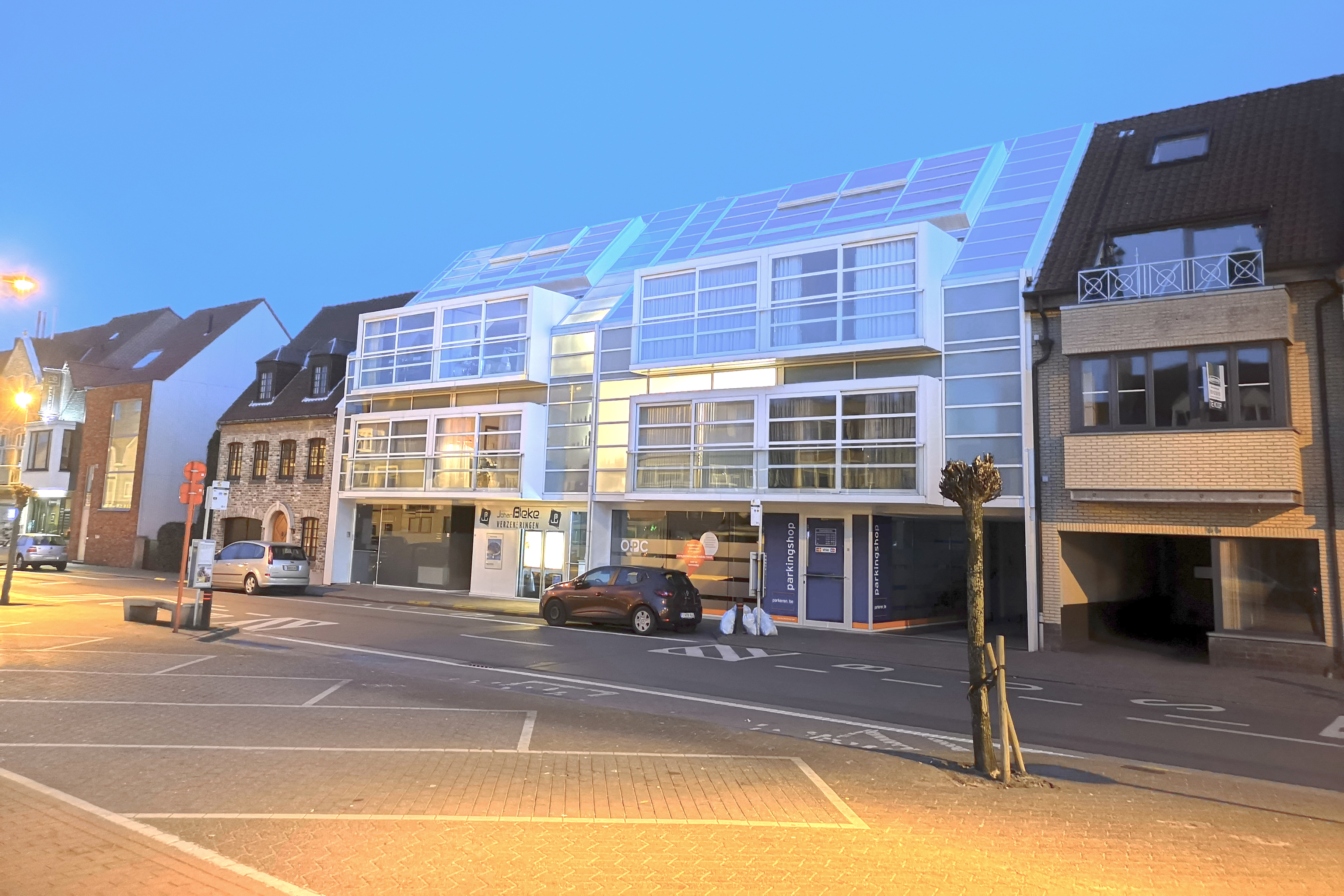 Dirk Coopman, architect, groepswoningbouw, groepswoningen, glazen gevel, licht ecologie, dak in glas, roof in glass, glass construction, natural light, glass façade, natuurlijk licht, hedendaagse architectuur, appartementen, Knokke, group housing, contemporary architecture, apartments, apartment building, group houses, glass facade, light ecology, roof in glass, glass construction, natural light, glass facade, natural light